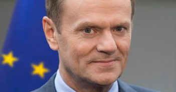 Туск поздравил украинцев с введением безвизового режима