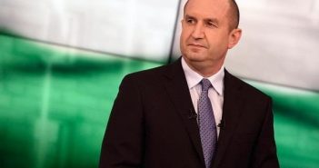Президент Болгарии выступил за снятие санкций против России
