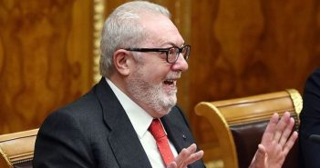 Аграмунт передумал добровольно уходить в отставку