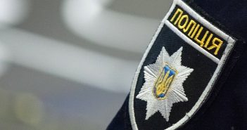 В Днепре неизвестные избили полицейского и выстрелили ему в лицо