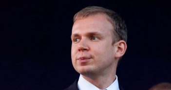 Прокуратура взялась за продажу Курченко угля с оккупированного Донбасса