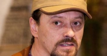 Поярков: Рабинович сидел за мошенничество, а потом шесть лет в дурке отмазывался. Если голосовать, то только за него, Савченко и Януковича!