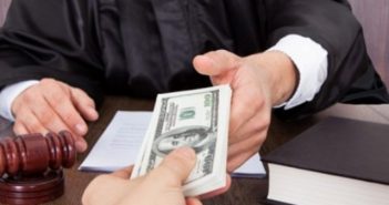 Українська влада успішно виконала не антикорупцiйну, а корупцiйну програму