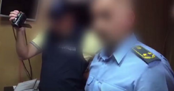 У затриманого закарпатського митника виявили паспорт громадянина Угорщини та 700 тисяч євро