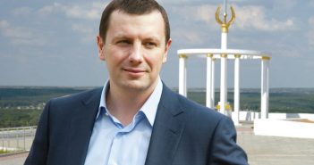 Фірма нардепа з Опоблоку без тендеру замінить вікна в палаці культури в Лисичанську