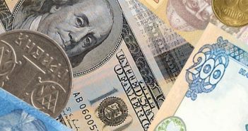 ЕС выделяет 100 миллионов евро на повышение зарплат украинским чиновникам