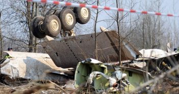 Польша заявила, что самолет Качиньского взорвался еще в воздухе