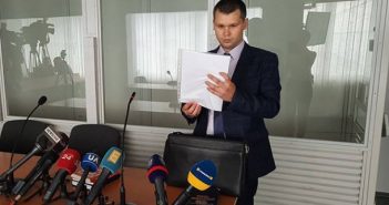 Госизмена Януковича: суд разрешил адвокату не защищать экс-президента