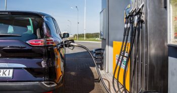 На украинских АЗС резко подорожали бензин и дизтопливо