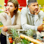 Салати, м’ясо та напої: у скільки українцям обійдеться новорічний стіл-2026