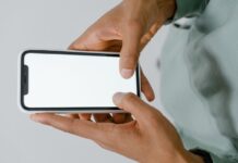 Мобільний зв’язок від 100 грн: які тарифи вигідні в Україні у 2026 році